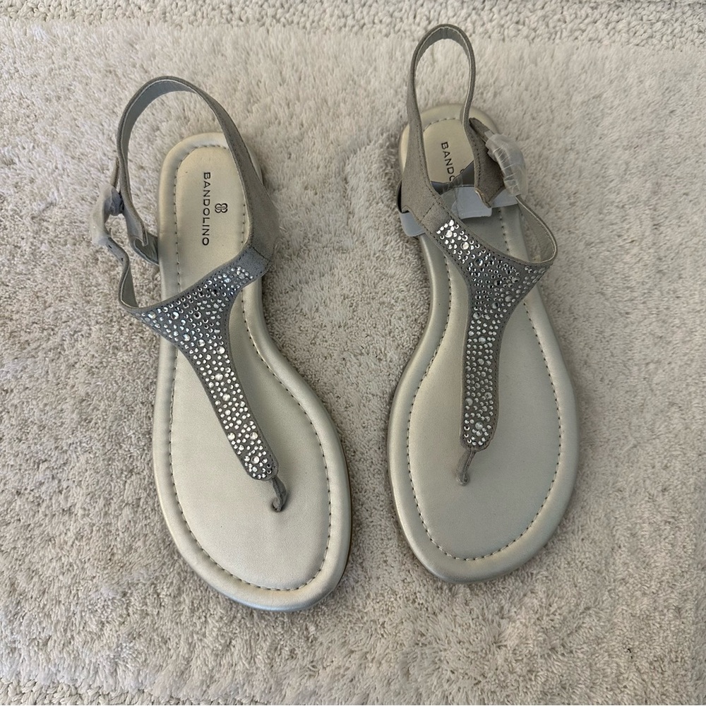 SALE⬇️ Silver Bandolino Crystal Rhinestone Flat Kyrie Sandals 6.5